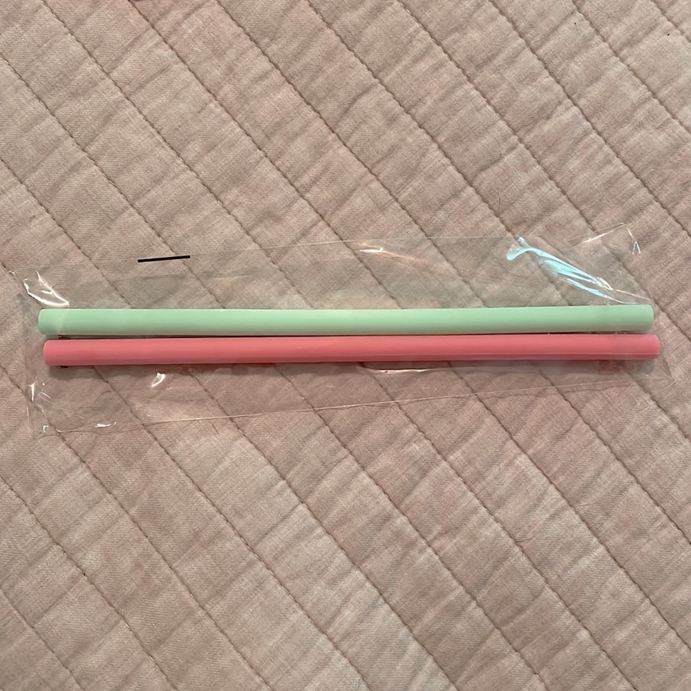 Pura Vida String Bracelet, 2 Stickers, 2 Silicone Straws, and PV Gift Box NWT - Picture 7 of 8